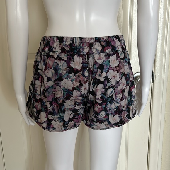 Lululemon Hotty Hot Short 2.5 Utopia Multi /Deep Phantom Size 4 Tall - Picture 2 of 14